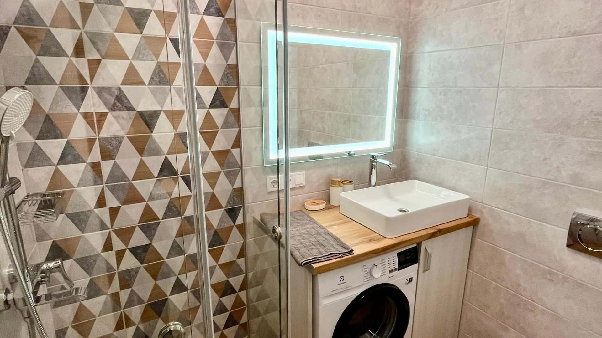 Central Park Apartment Lviv 0*,